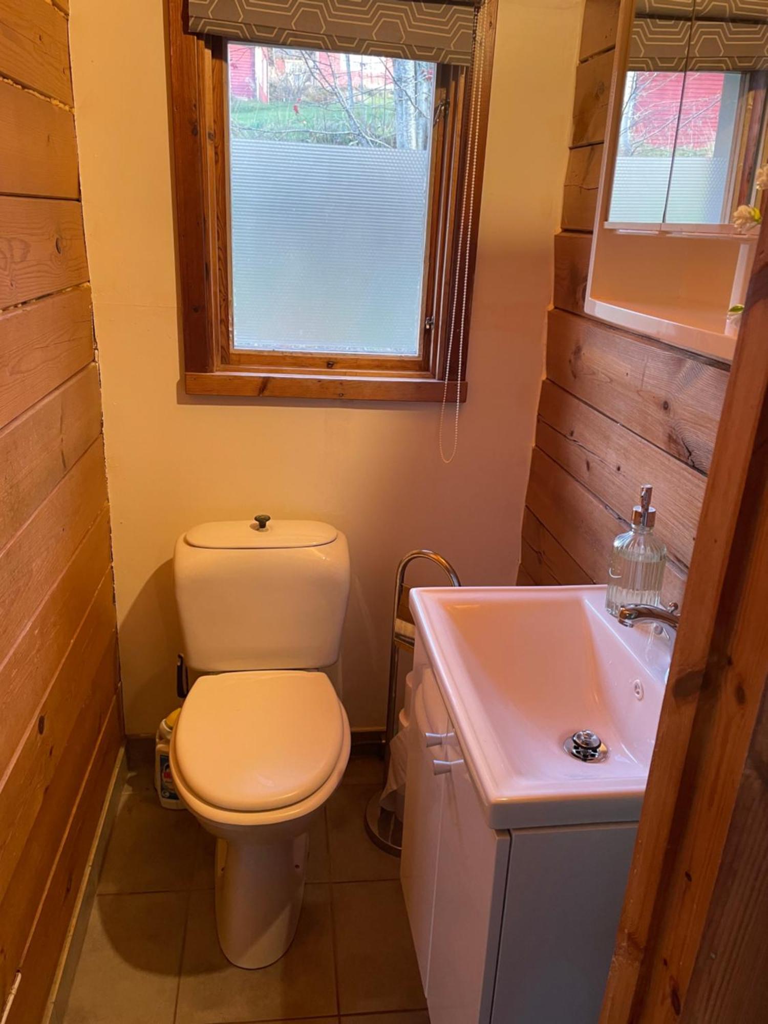 Undenäs Three Rooms Stuga I Stugby Near National Park מראה חיצוני תמונה